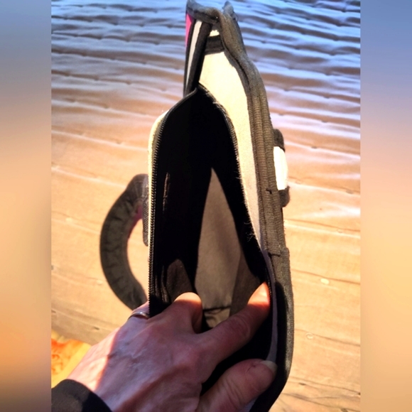 90s Vintage Jump from the Page Comic-styled Pink and White Purse - Picture 5 of 8